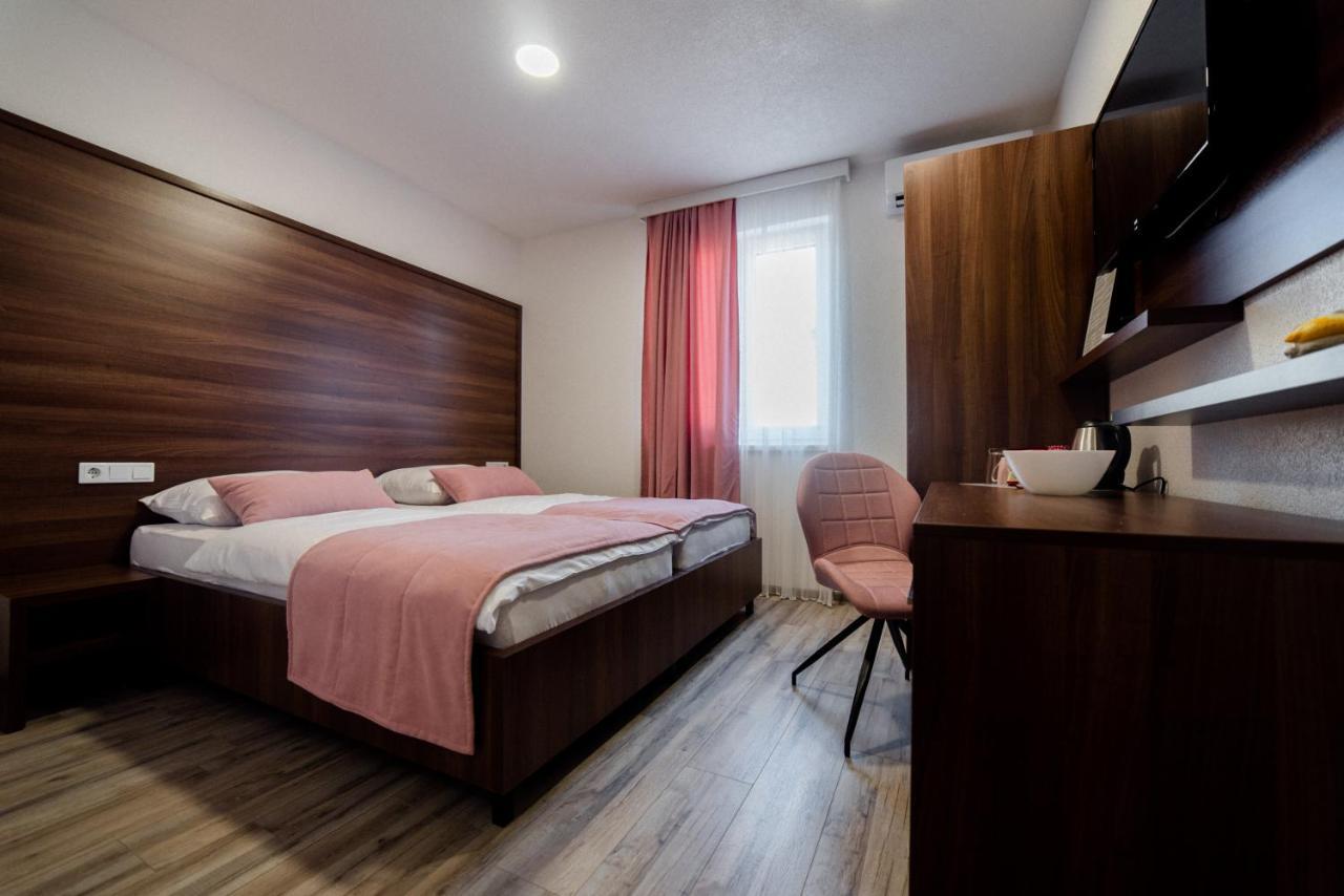 Apartments And Rooms Villa Majestic Bihac Exterior photo